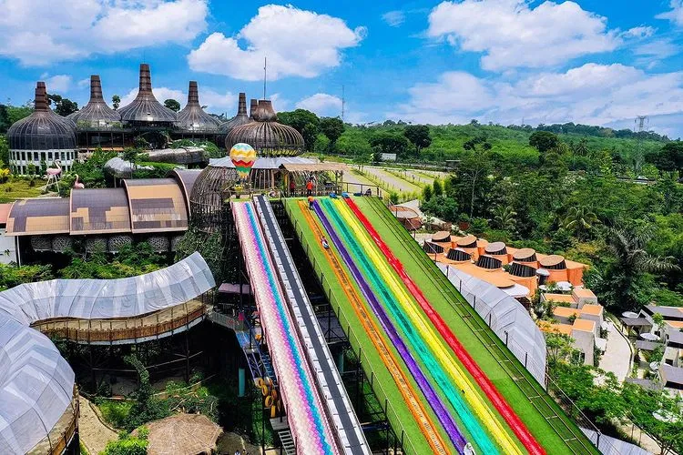 3 LOKASI WISATA SEMARANG WAJIB KUNJUNG - Perosotan Pelangi